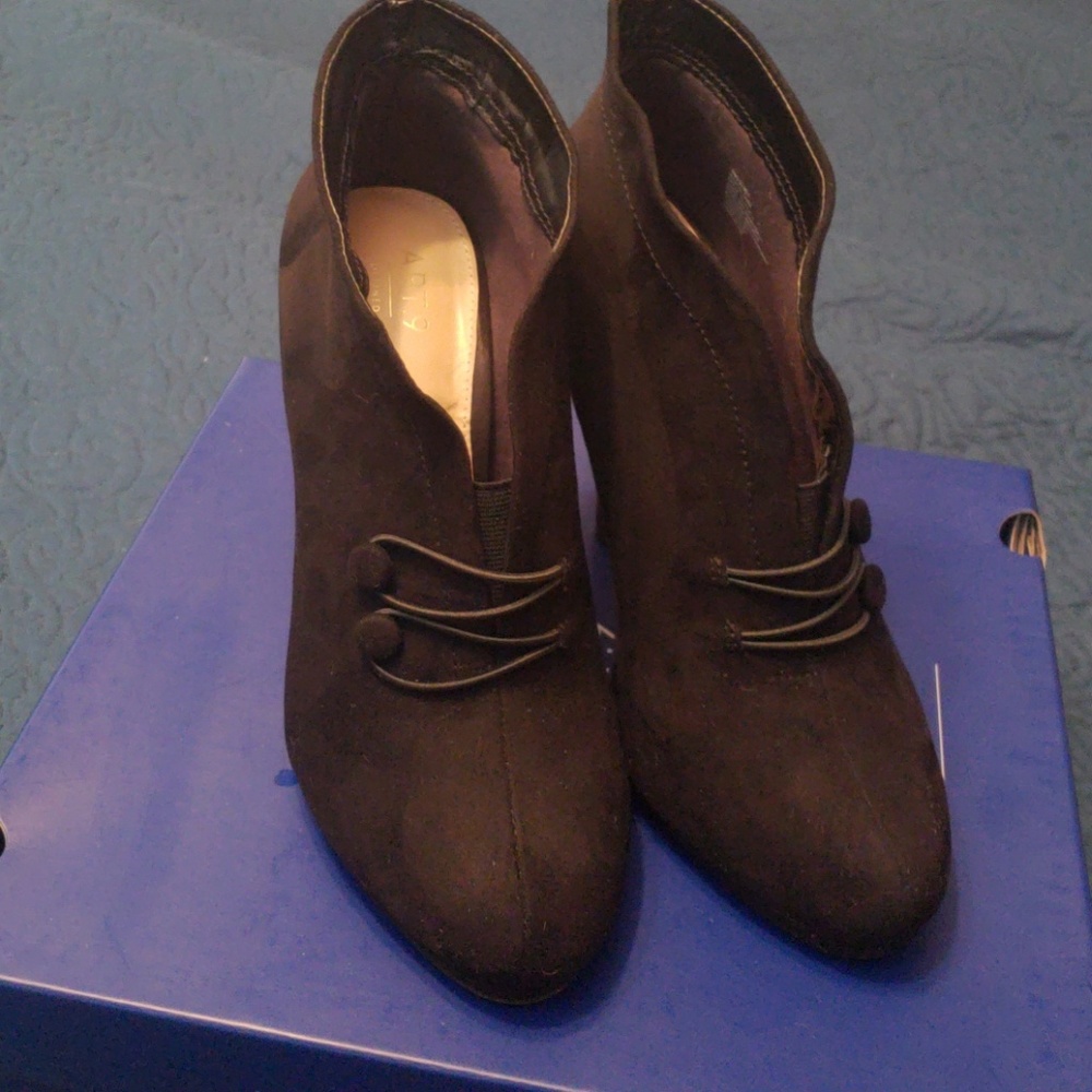 Black Booties - Picture 4 of 6